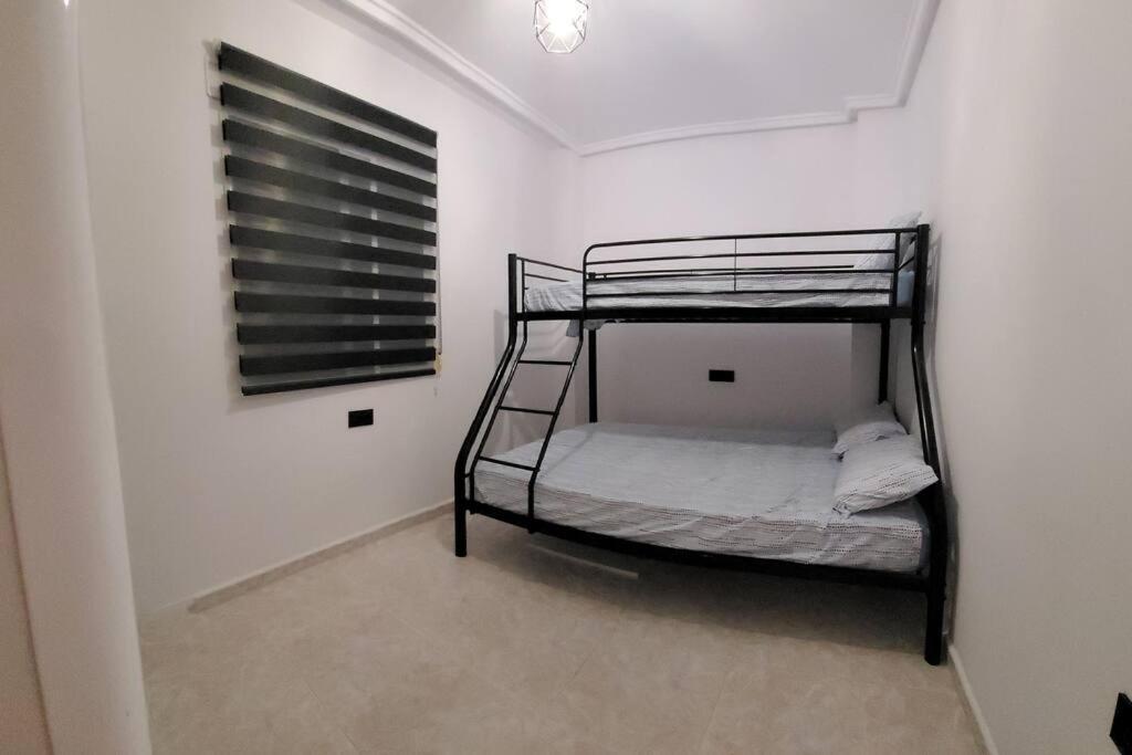 Apartamento Bajo Con Terraza Y Piscina ตอร์เรเวียคา ภายนอก รูปภาพ