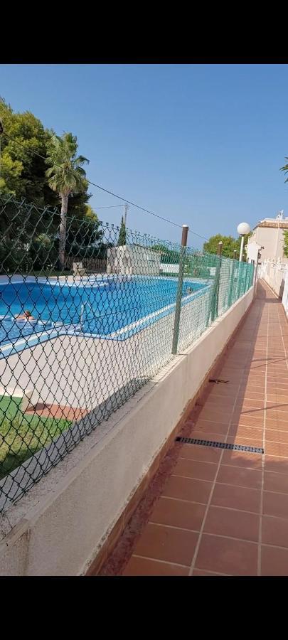 Apartamento Bajo Con Terraza Y Piscina ตอร์เรเวียคา ภายนอก รูปภาพ