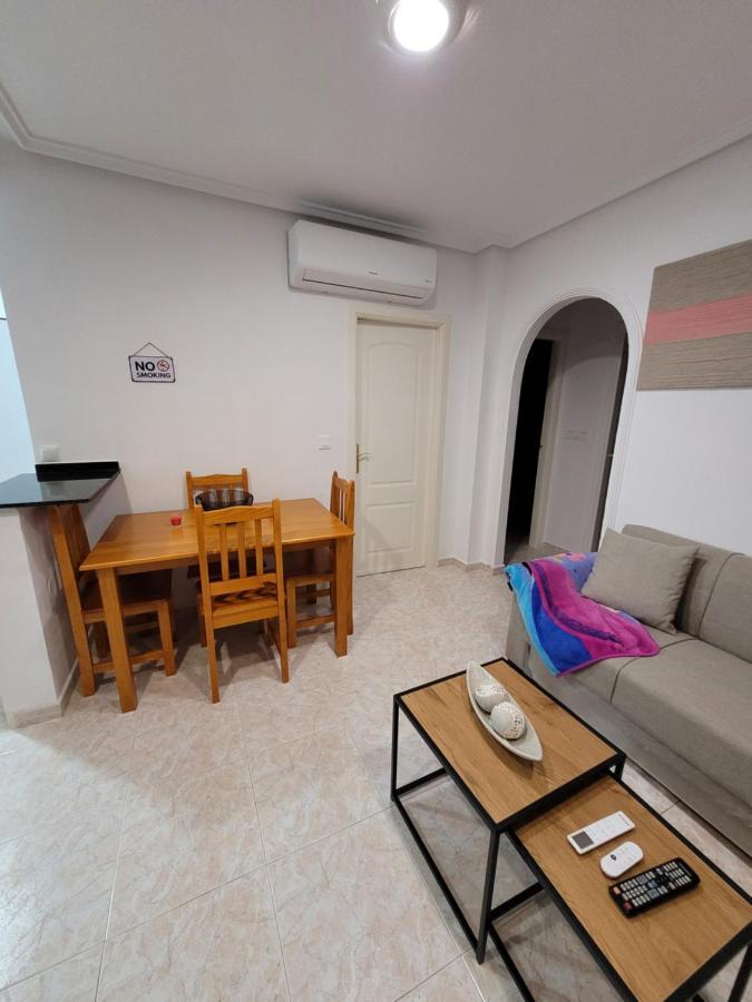 Apartamento Bajo Con Terraza Y Piscina ตอร์เรเวียคา ภายนอก รูปภาพ