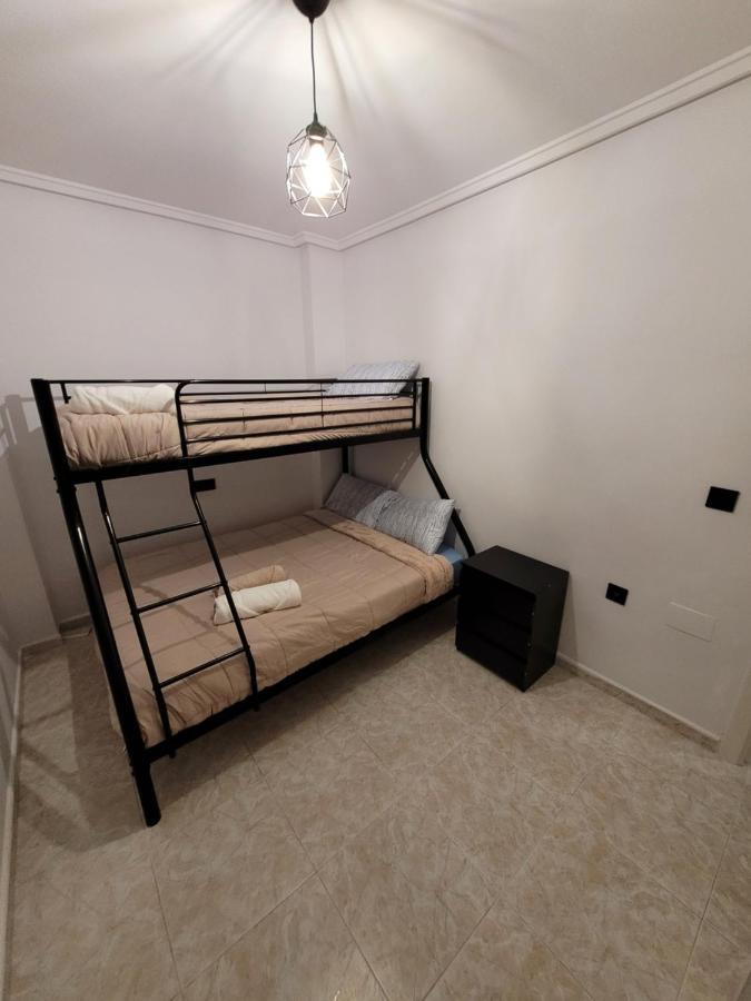 Apartamento Bajo Con Terraza Y Piscina ตอร์เรเวียคา ภายนอก รูปภาพ